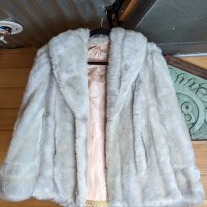 Woman's vintage flux fur cap